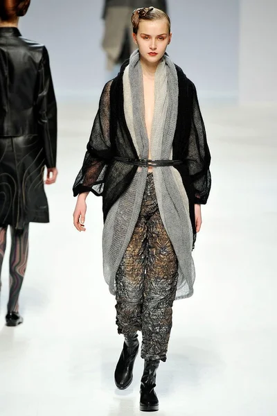 Look 25